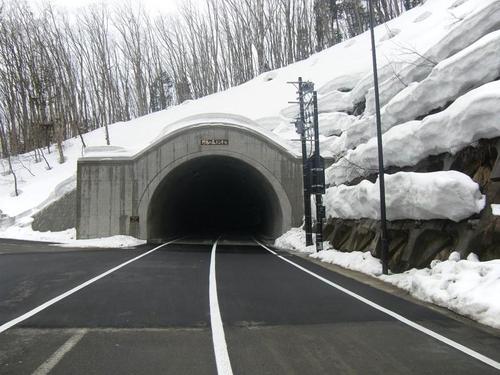 緊急地方道整備工事（檜原2号トンネル）.jpg